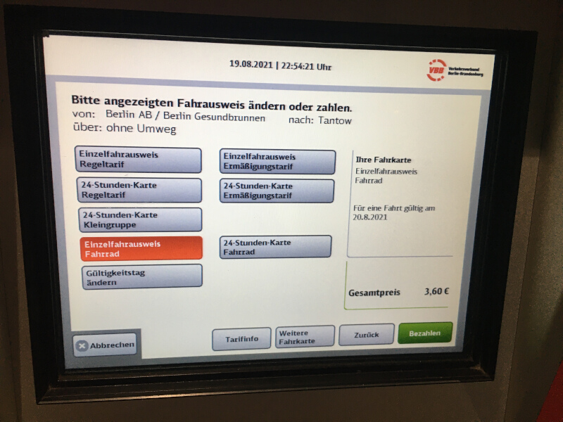 Displayansicht eines Ticketautomaten beim Kauf eines Fahrradtickets für die Mitnahme im Zug
