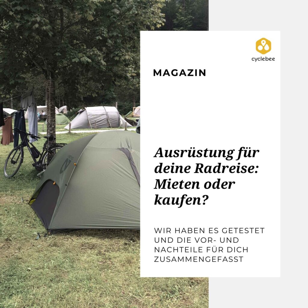 Ausrüstung für deine Radreise: Mieten oder kaufen?
Wir haben die Vor- und Nachteile für dich zusammengefsst.
Im Hintergrund ein Zelt und ein Fahrrdad auf einem Campingplatz