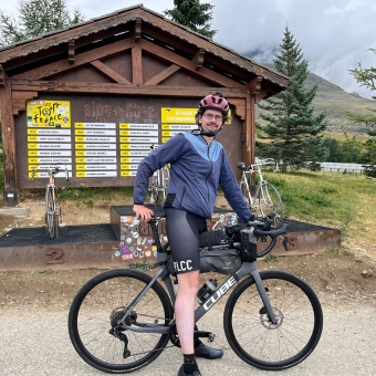 Radtouren-Checker Markus Vogt auf seinem Rennrad am Alpe d´Huez